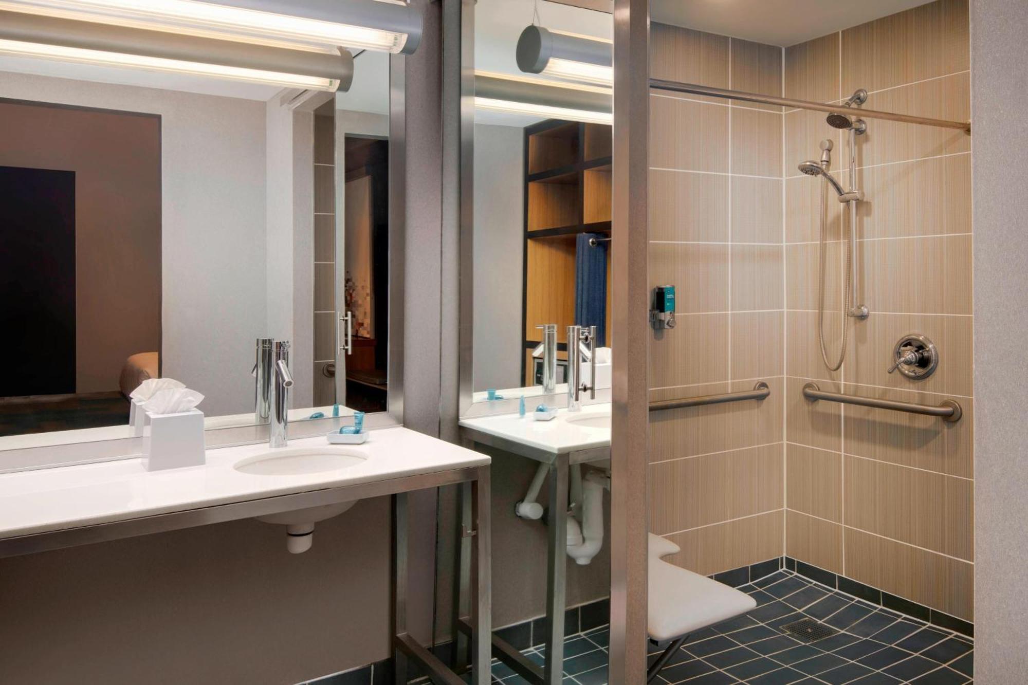 Aloft Houston By The Galleria Экстерьер фото